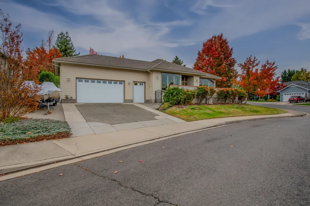 285 Briarwood Lane Medford OR 97504