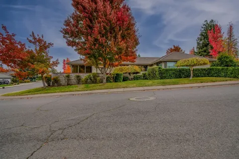 285 Briarwood Lane Medford OR 97504