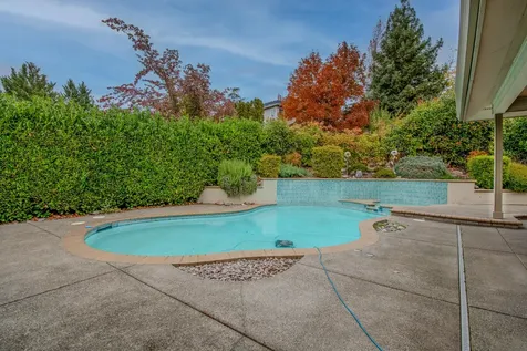 285 Briarwood Lane Medford OR 97504