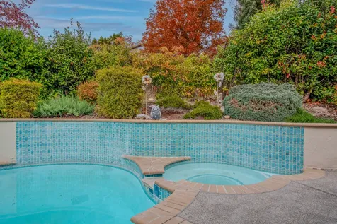 285 Briarwood Lane Medford OR 97504