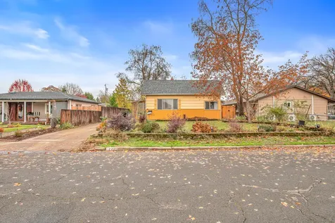 722 Laurel Street Central Point OR 97502