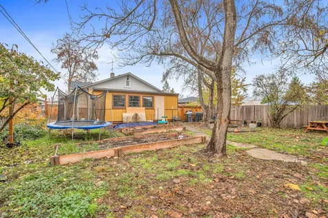 722 Laurel Street Central Point OR 97502
