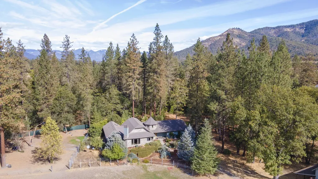1400 E Fork Road Williams OR 97544