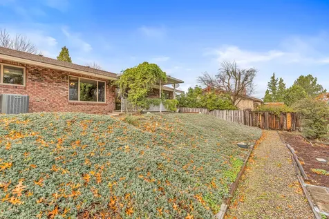 1013 Mira Mar Avenue Medford OR 97504