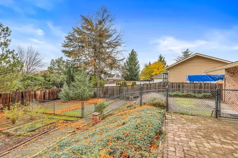 1013 Mira Mar Avenue Medford OR 97504