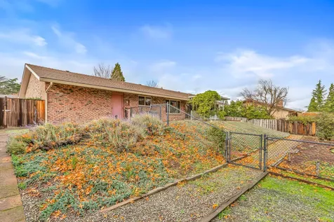 1013 Mira Mar Avenue Medford OR 97504