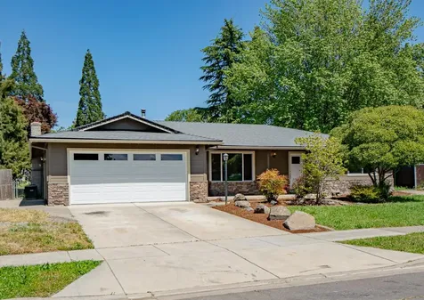 1987 Camellia Avenue Medford OR 97504