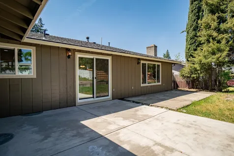 1987 Camellia Avenue Medford OR 97504