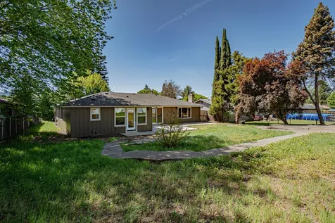 1987 Camellia Avenue Medford OR 97504