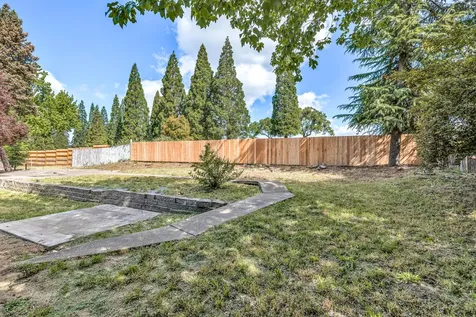 1987 Camellia Avenue Medford OR 97504