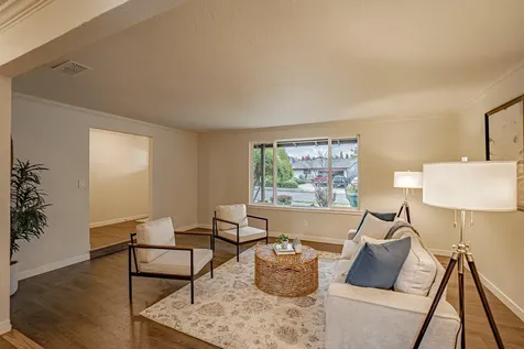 1987 Camellia Avenue Medford OR 97504