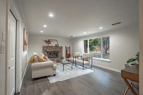 1987 Camellia Avenue Medford OR 97504