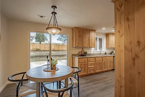 1987 Camellia Avenue Medford OR 97504