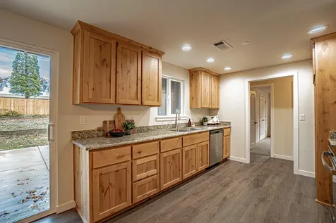 1987 Camellia Avenue Medford OR 97504