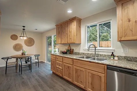 1987 Camellia Avenue Medford OR 97504
