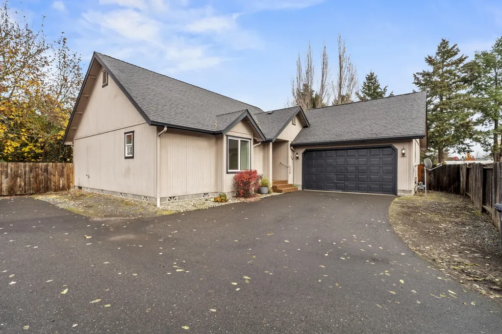 124 SW Verstappen Lane Grants Pass OR 97526