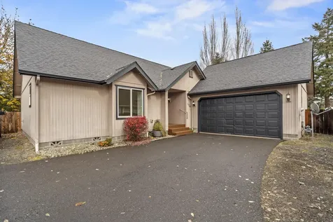 124 SW Verstappen Lane Grants Pass OR 97526