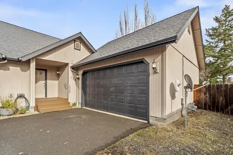 124 SW Verstappen Lane Grants Pass OR 97526