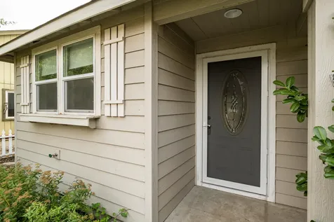 732 NE Redwood Avenue Redmond OR 97756