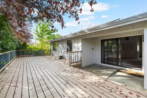 2432 Senate Way Medford OR 97504