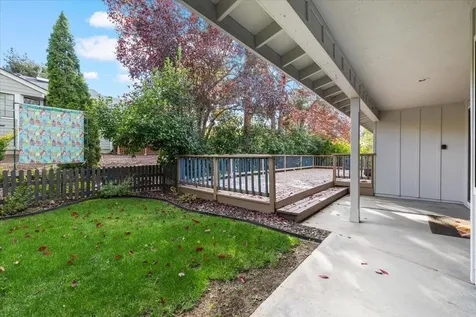 2432 Senate Way Medford OR 97504