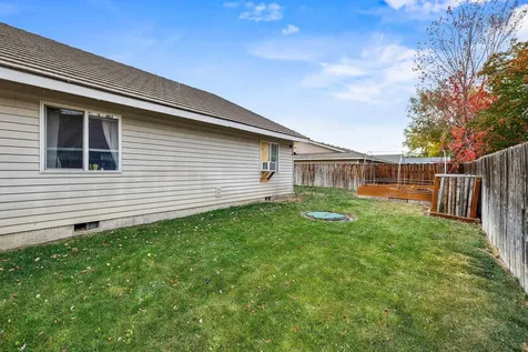 2743 SW Umatilla Court Redmond OR 97756