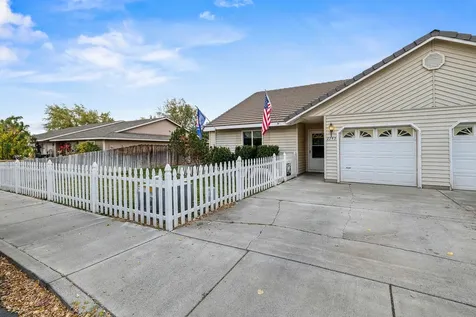 2743 SW Umatilla Court Redmond OR 97756