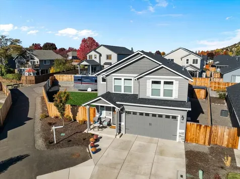 1623 Bronte Circle Medford OR 97504
