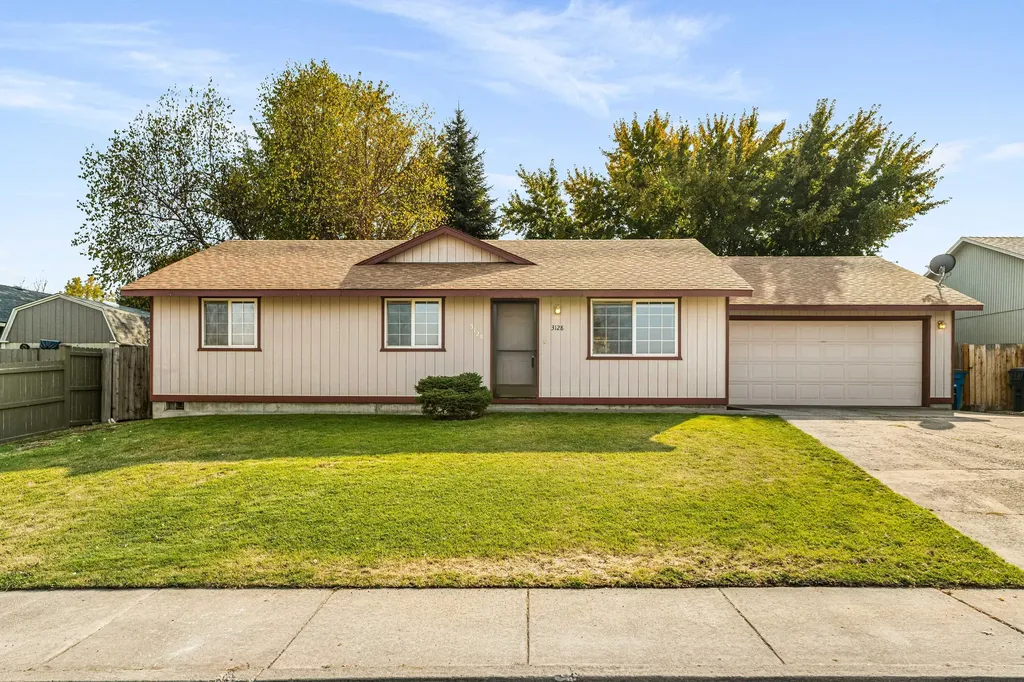 3128 SW Reindeer Avenue Redmond OR 97756
