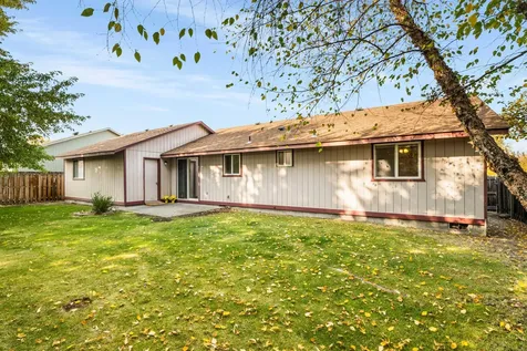 3128 SW Reindeer Avenue Redmond OR 97756