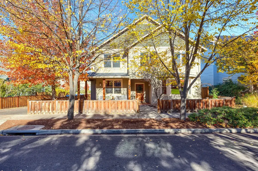 2721 Clay Creek Way Ashland OR 97520