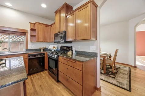 2721 Clay Creek Way Ashland OR 97520