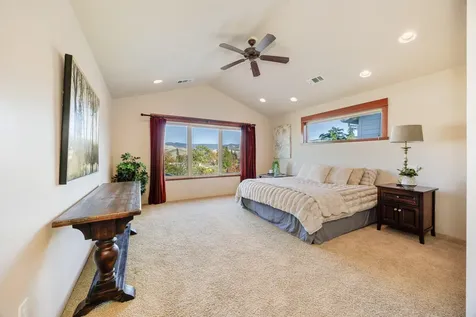 2721 Clay Creek Way Ashland OR 97520