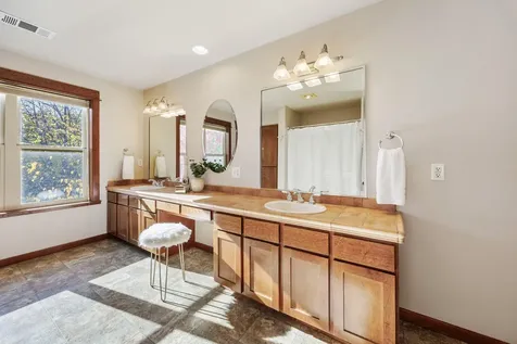 2721 Clay Creek Way Ashland OR 97520