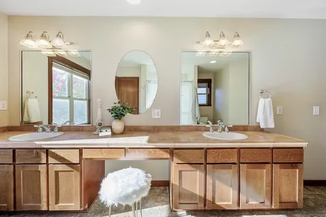2721 Clay Creek Way Ashland OR 97520