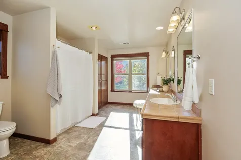 2721 Clay Creek Way Ashland OR 97520