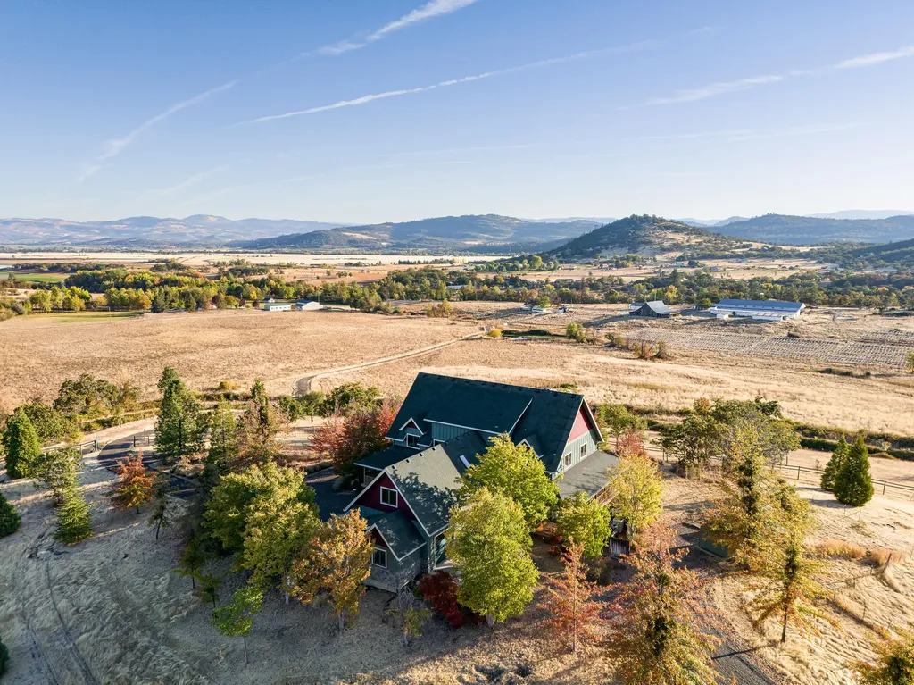 1820 Dry Creek Road Eagle Point OR 97524