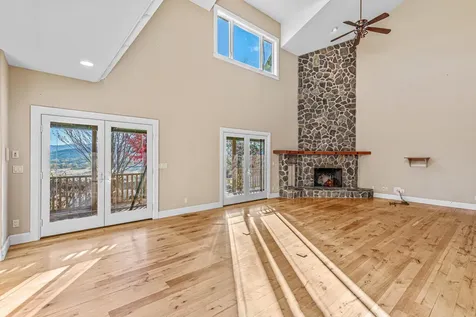 1820 Dry Creek Road Eagle Point OR 97524