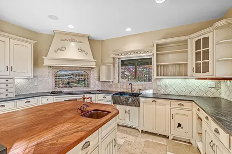 1820 Dry Creek Road Eagle Point OR 97524