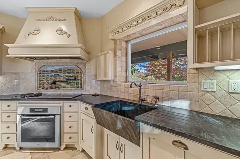 1820 Dry Creek Road Eagle Point OR 97524