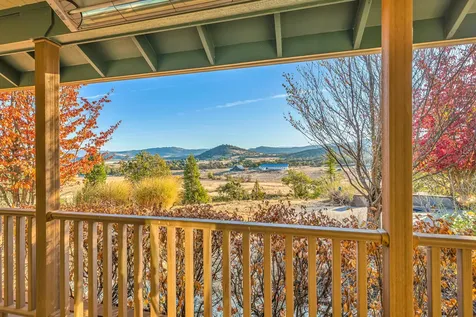 1820 Dry Creek Road Eagle Point OR 97524