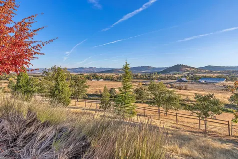 1820 Dry Creek Road Eagle Point OR 97524
