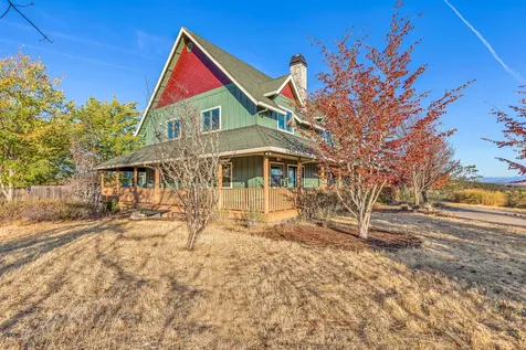 1820 Dry Creek Road Eagle Point OR 97524