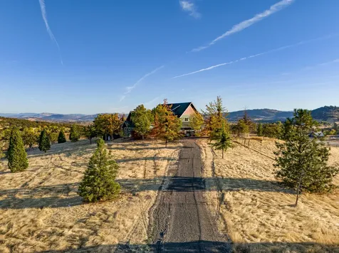 1820 Dry Creek Road Eagle Point OR 97524