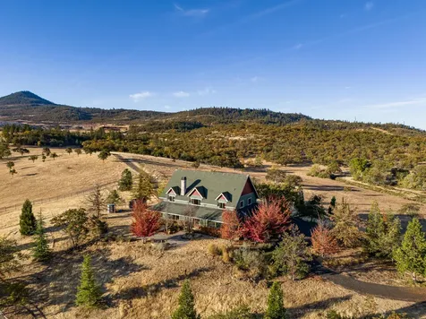 1820 Dry Creek Road Eagle Point OR 97524