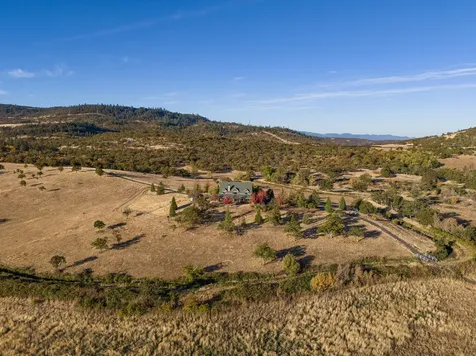 1820 Dry Creek Road Eagle Point OR 97524
