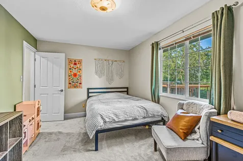 1415 Honeysuckle Avenue Medford OR 97504