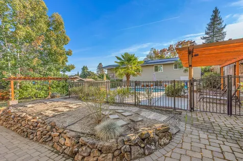 1415 Honeysuckle Avenue Medford OR 97504
