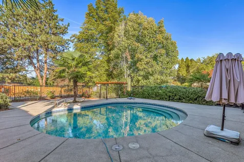 1415 Honeysuckle Avenue Medford OR 97504