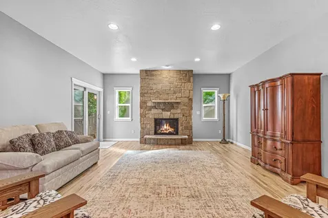 3809 Sherwood Park Drive Medford OR 97504